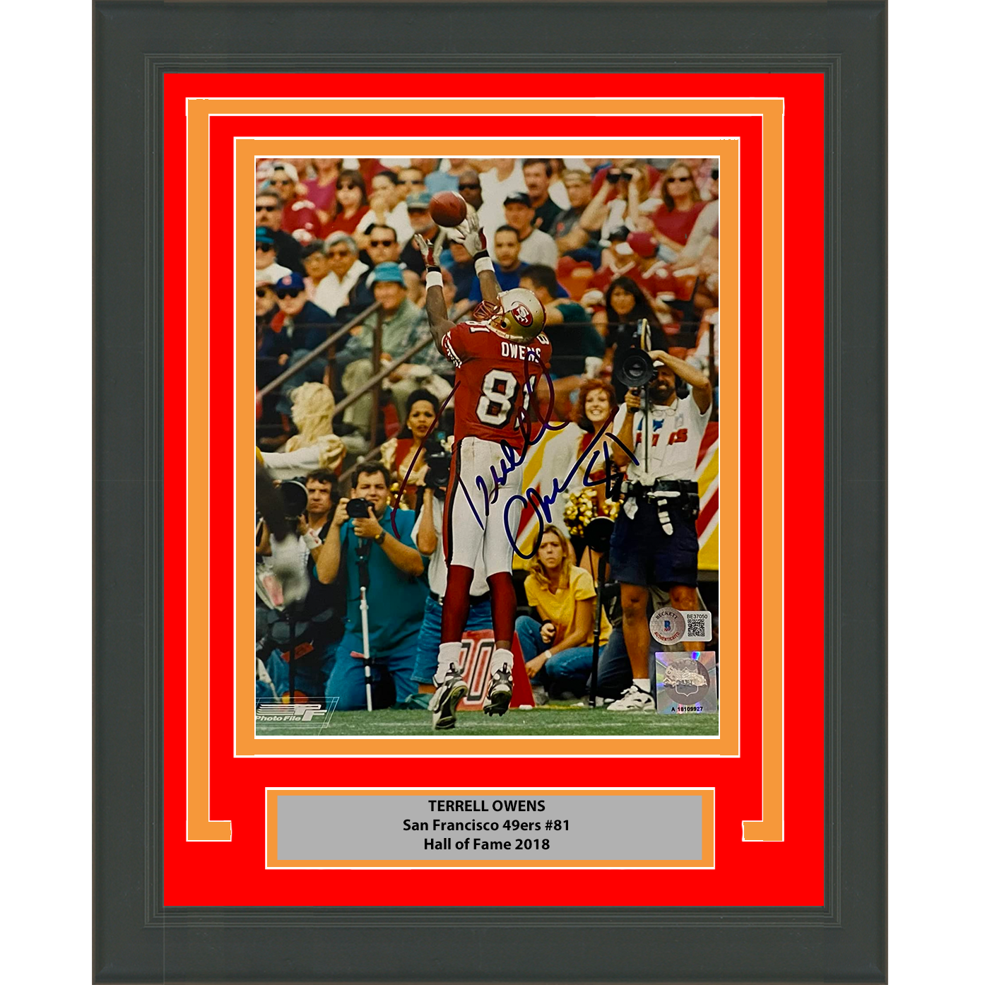 Framed Autographed/Signed Terrell Owens San Francisco 49ers 8x10 Football Photo Beckett BAS COA