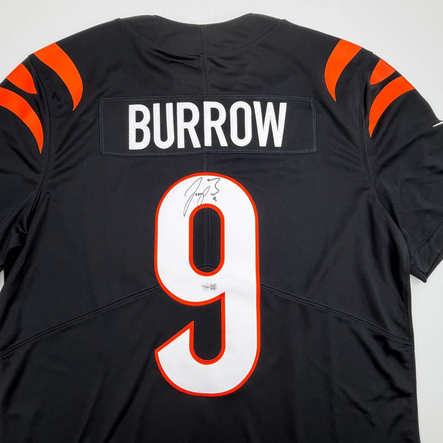 Autographed/Signed Joe Burrow Cincinnati Bengals Black Authentic Limited Football Jersey Fanatics COA
