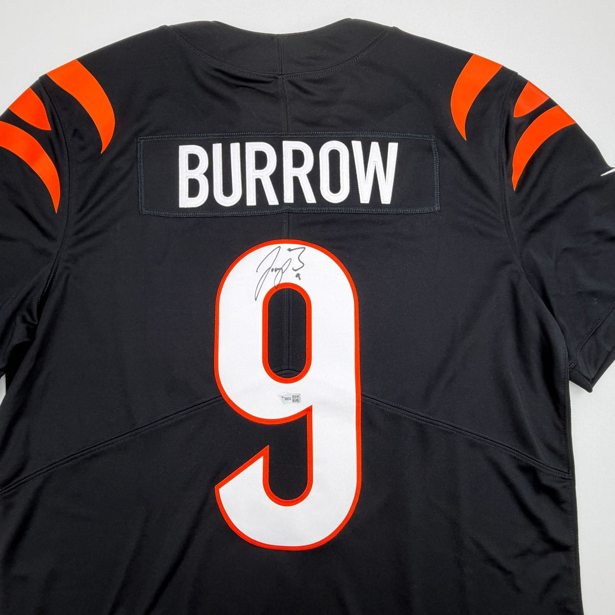 Autographed/Signed Joe Burrow Cincinnati Bengals Black Authentic Limited Football Jersey Fanatics COA