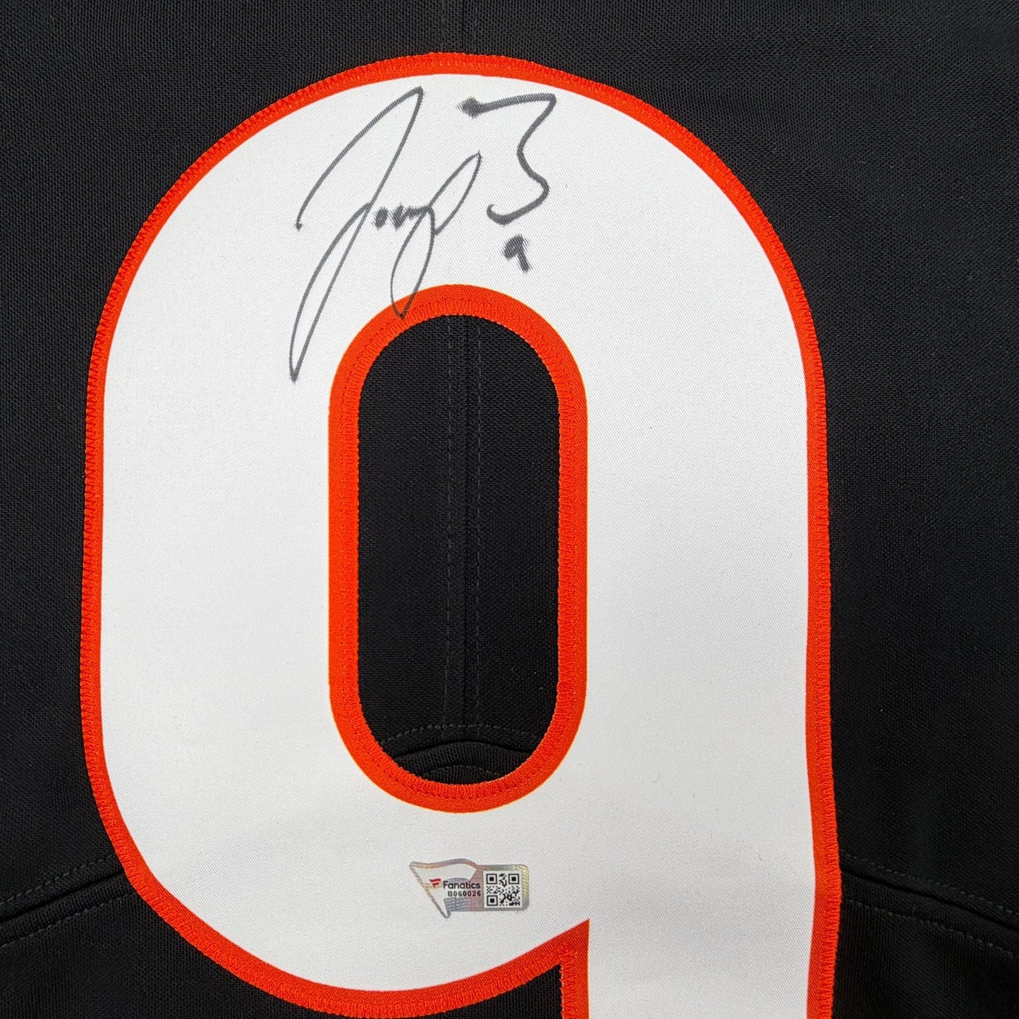 Autographed/Signed Joe Burrow Cincinnati Bengals Black Authentic Limited Football Jersey Fanatics COA