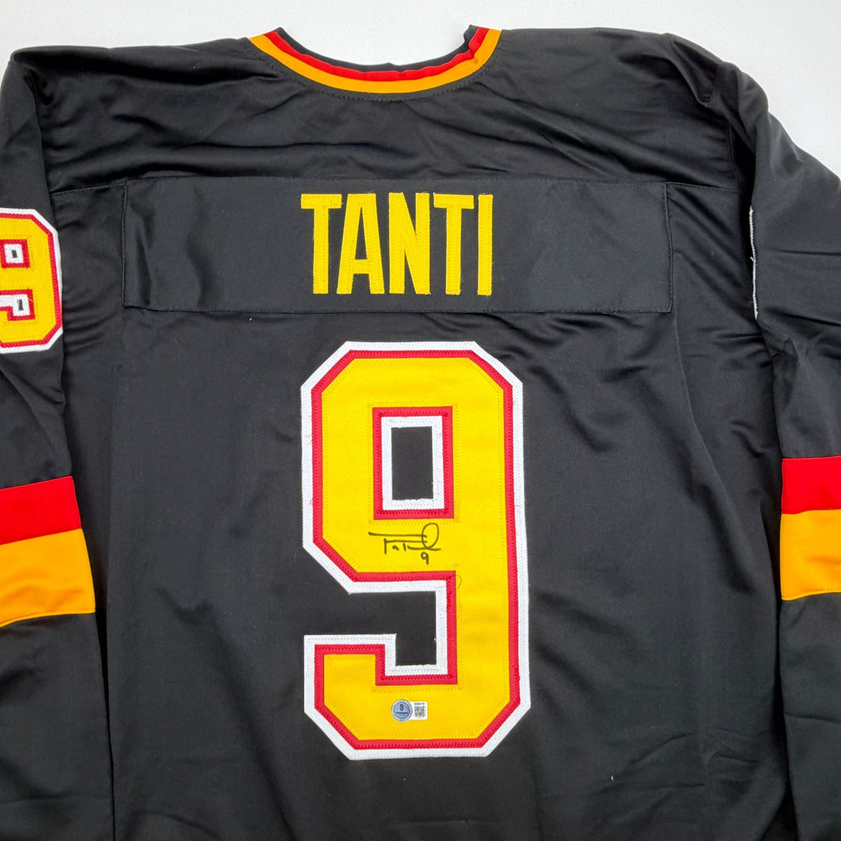Autographed/Signed Tony Tanti Vancouver Black Hockey Jersey Beckett BAS COA