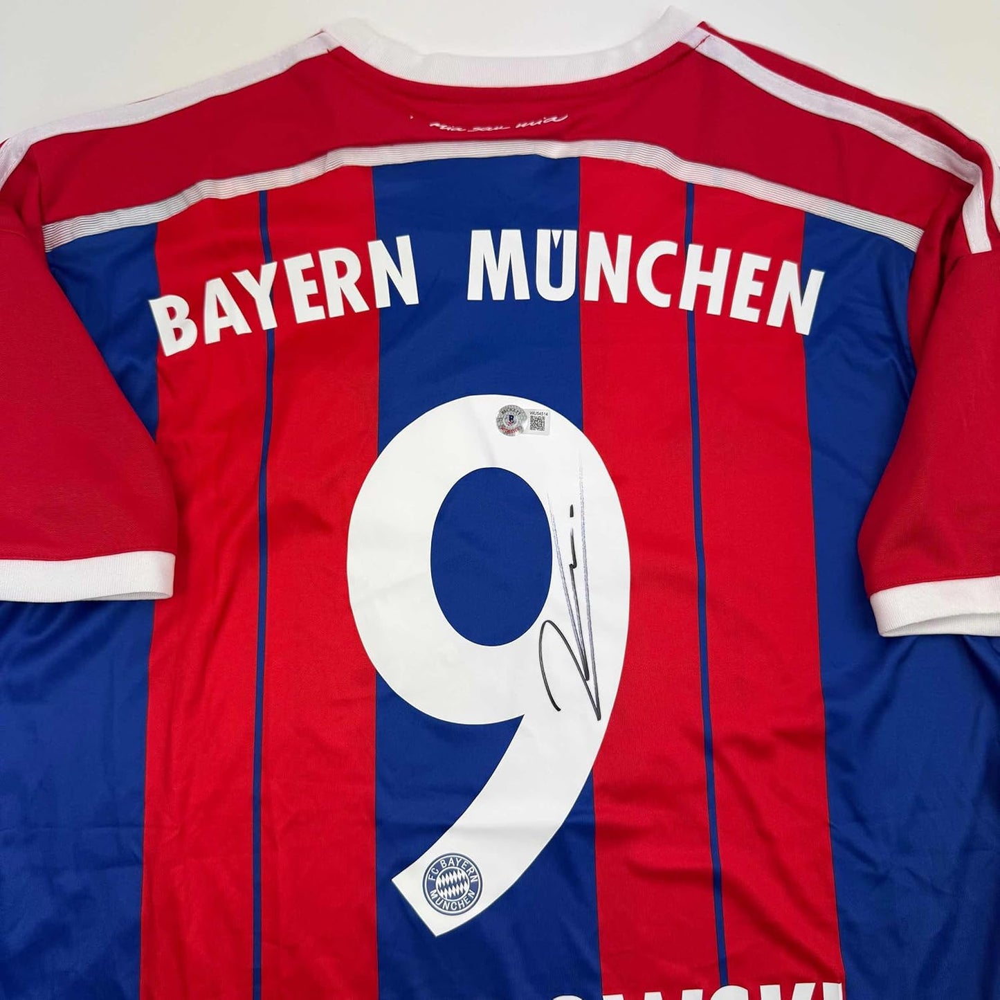 Framed Autographed/Signed Robert Lewandowski 35x39 FC Bayern Munich Red Soccer Futbol Jersey Beckett BAS COA