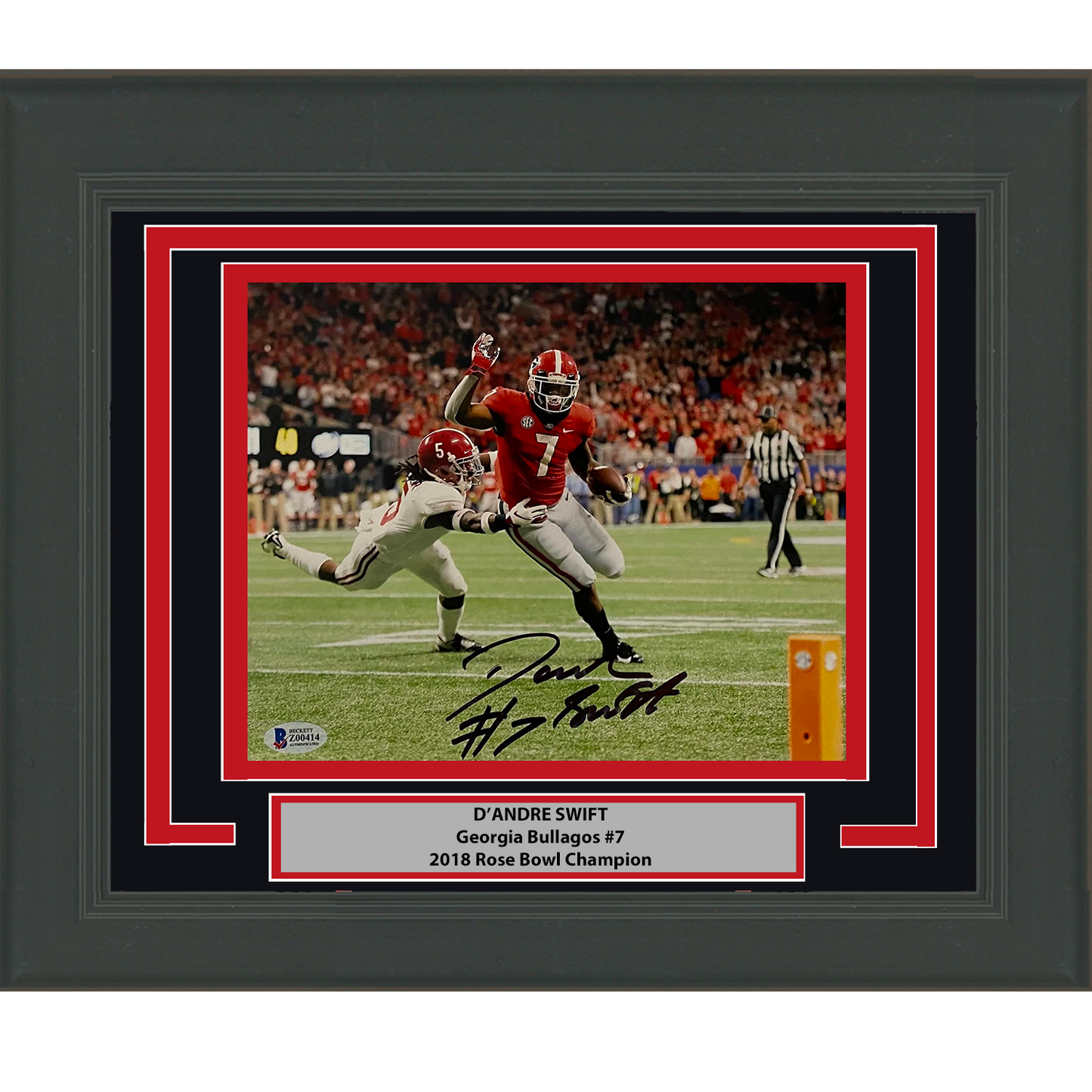 Framed Autographed/Signed D'Andre Swift Georgia Bulldogs 8x10 College Football Photo Beckett BAS COA #3